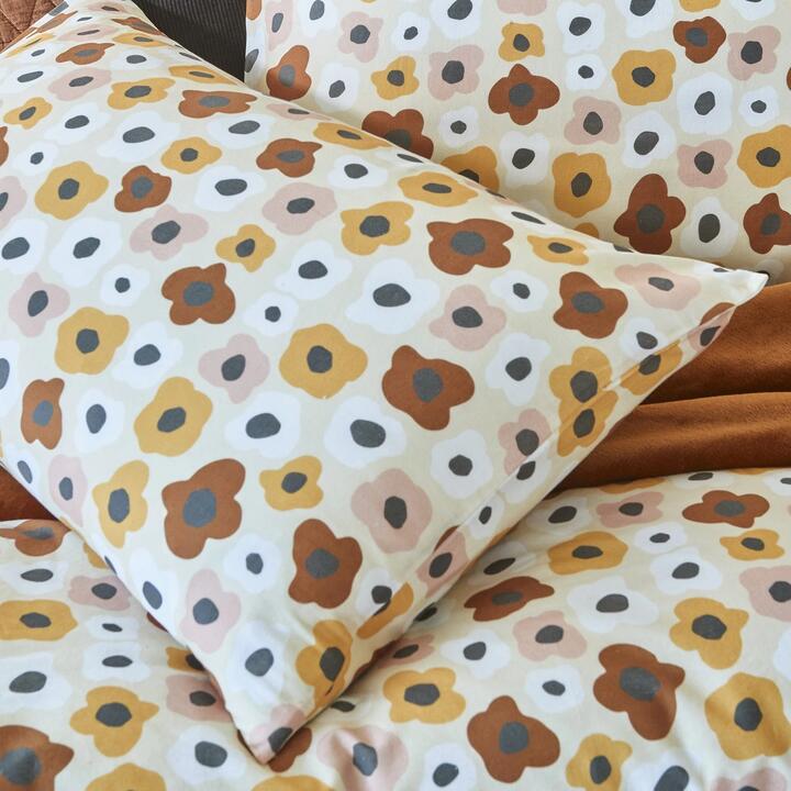 Daisy Pillowcase Pair Size 48X73cm by Alex Liddy