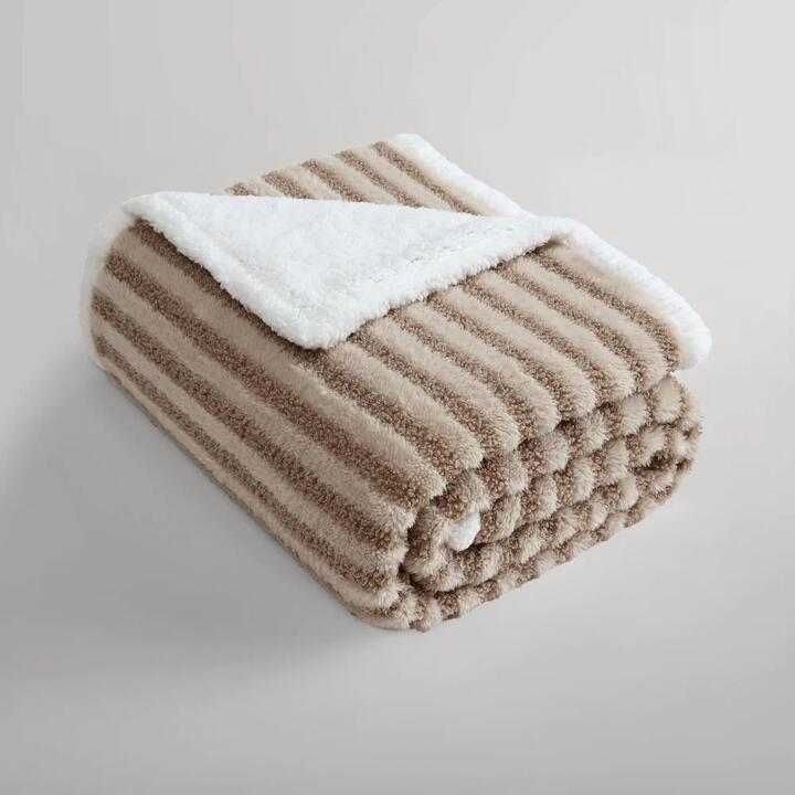 Ardor Carter Boucle Throw