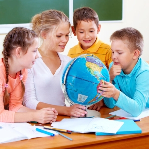 Costway33cm Illuminated World Globe with Stand LED Light and Clear Map Costway33cm Illuminated World Globe with Stand LED Light and Clear Map