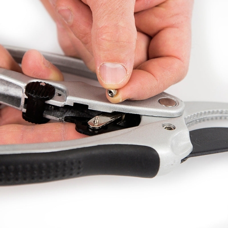 Repair the pivot hardware on Hoselink Ratchet Pruners with this genuine replacement Screw and Lock Nut set. The matched parts secure the pruning blade and mechanism