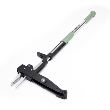 Remove deep-rooted lawn weeds with less bending using the Hoselink Stand-up Weed Puller. Position the claw over the weed