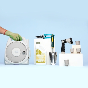 Equip a compact outdoor area with the Hoselink Courtyard Gardener Pack and Hose Reel. The bundle pairs a space-efficient retractable reel with selected hand tools or watering accessories suited to pots
