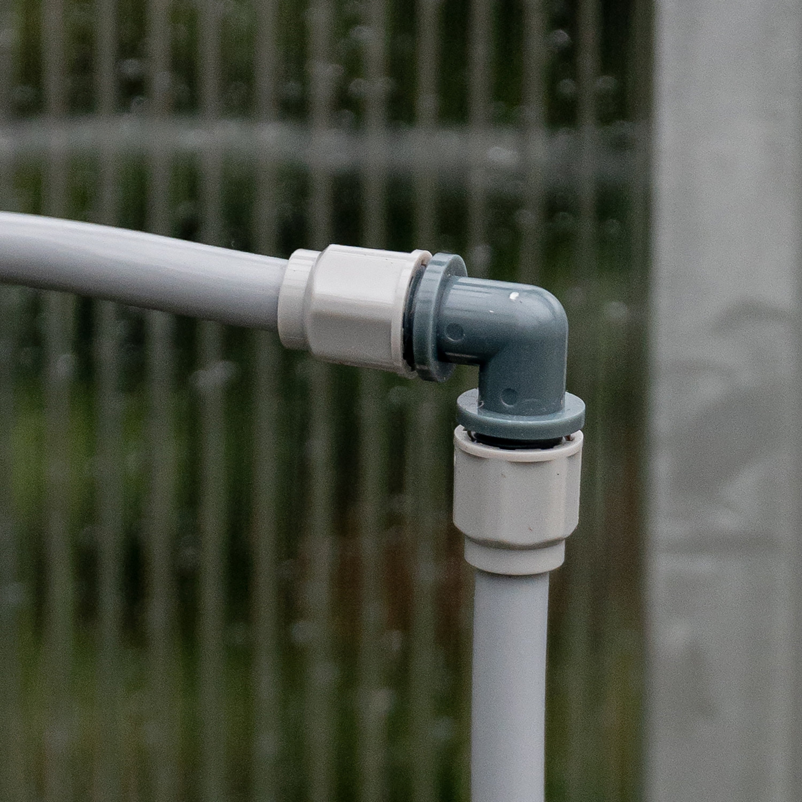 Turn a Hoselink misting line through a neat right angle with the Misting System L Joint. The elbow fitting joins two compatible tube sections