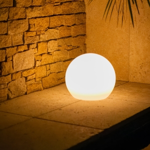 Create a colourful garden feature with the ORACLE Solar Sphere Light. The smooth globe offers multiple colour settings and charges from sunlight