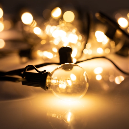 Extend a compatible Hoselink FIESTA warm white solar festoon-light system with this 25-bulb extension set. The additional cable and bulbs increase illuminated coverage across pergolas