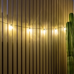 Extend a compatible Hoselink DAZZLE Solar Party Garland Light system with this warm white 25-bulb extension. The extra string increases coverage across pergolas