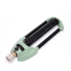 Water rectangular lawns and garden areas evenly with the Hoselink Oscillating Sprinkler. A row of jets moves back and forth to distribute water across a broad strip