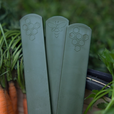 Identify plants clearly with the Hoselink Recycled Plastic Plant Labels in sage. This five-pack provides reusable tags for herbs