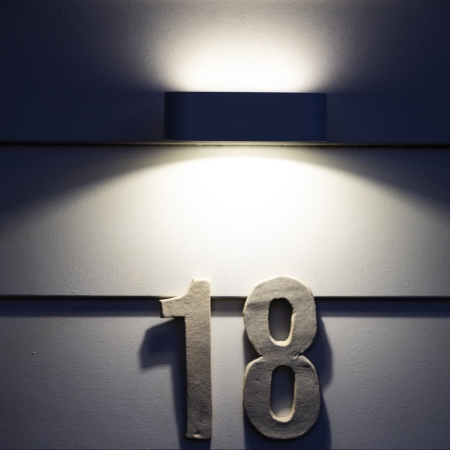 Create a clean coastal lighting effect on a fence