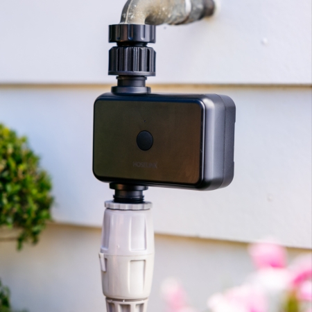 Automate one garden watering zone from a smartphone with the Hoselink Single Outlet Bluetooth Tap Timer. Connected at the tap
