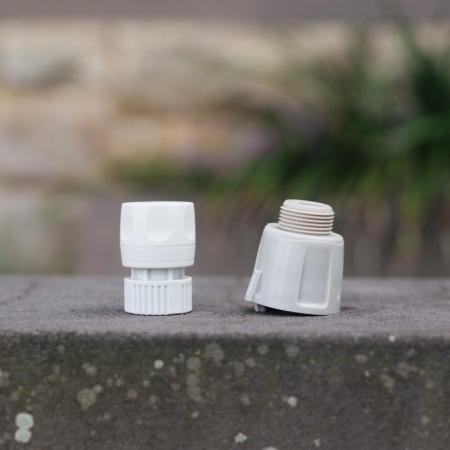 Connect a Hoselink-fitted hose to a watering accessory with a fixed click-on socket using the Click-on Adapter Set. The set combines a Hoselink Accessory Connector with a Click-on Adapter