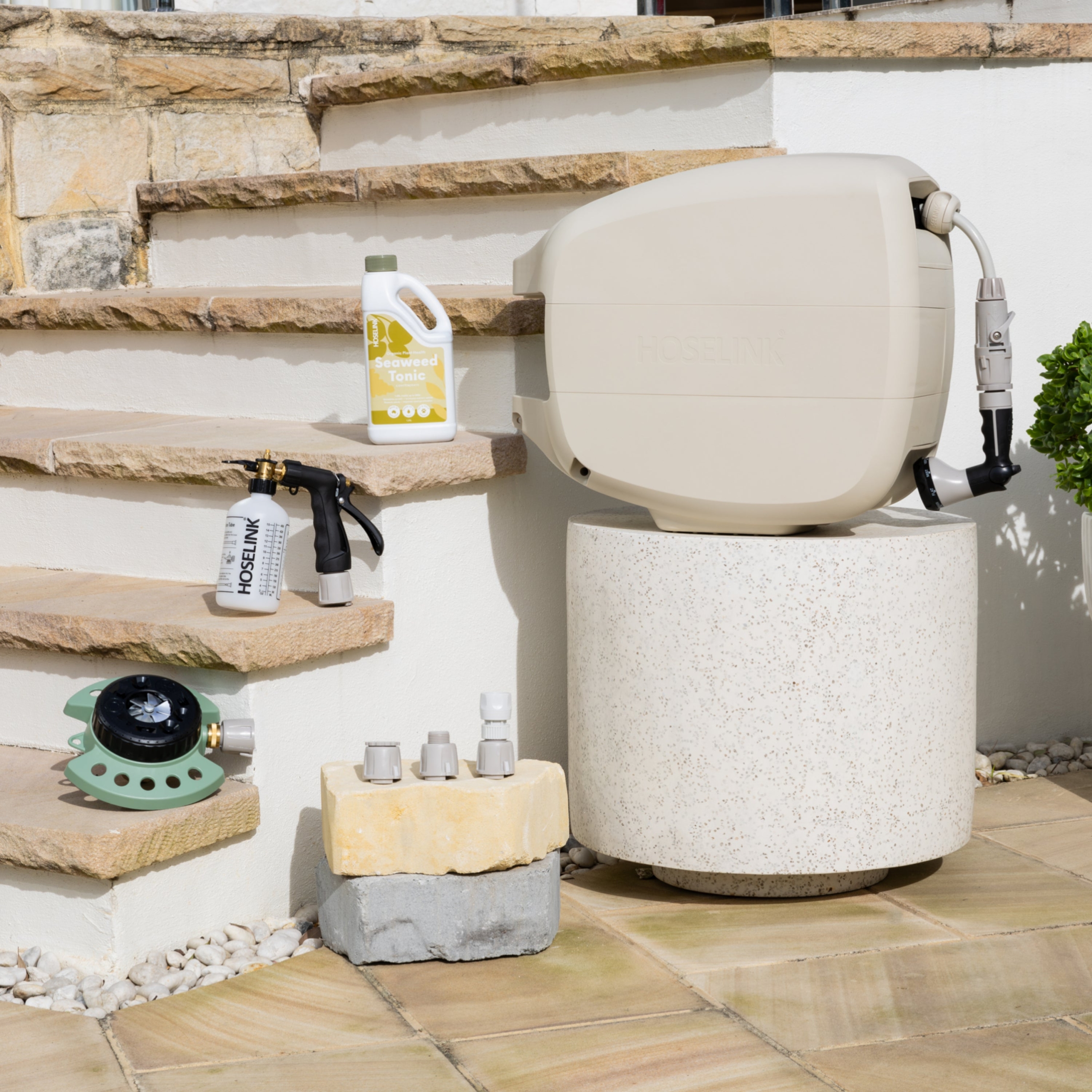 Equip a home garden with a retractable hose reel and a coordinated selection of useful watering and gardening accessories in the Hoselink Home Gardener Pack. The auto-rewind reel keeps the hose organised