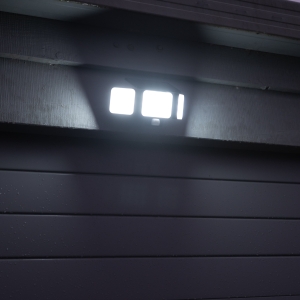 Improve outdoor security and visibility with the GUARDIAN Solar Motion Sensor Floodlight. Adjustable light and solar-panel sections help aim illumination and capture sunlight