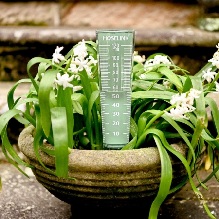 Measure rainfall and monitor how much water your garden receives with the Hoselink Rain Gauge. The clear calibrated tube makes rainfall levels easy to read