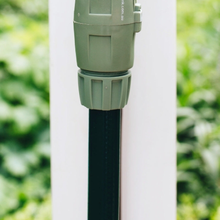Fit the outlet end of an industrial-size 18mm hose with the Hoselink 18mm Hose End Connector. The connector clamps securely to an 18mm internal-diameter hose and forms the hose-side half of Hoselink’s high-flow bayonet connection. Pair it with a compatible 18mm Accessory Connector to attach spray guns