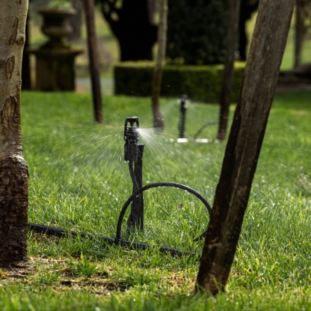 Water beneath dense shrubs and tree canopies with the Hoselink Under Tree Sprinkler Irrigation Kit. The low-positioned sprinklers deliver water below foliage where overhead spray may be blocked