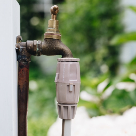 Connect a standard outdoor tap to a 12mm garden hose with the Hoselink Tap to Hose Connector Set. The set includes the fittings needed at the tap and inlet end of the hose
