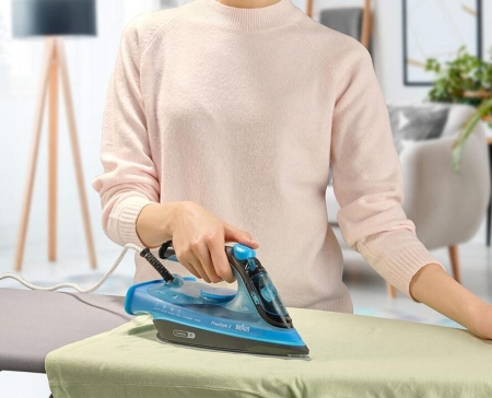Braun FreeStyle 3 Steam iron FI 3194 Black/Blue