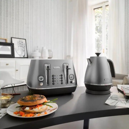 Delonghi CARTON DAMAGED Distinta Flair Kettle Silver